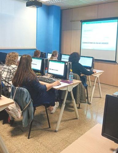Aula informática en Novatècnica Centre de Formació en Tarragona